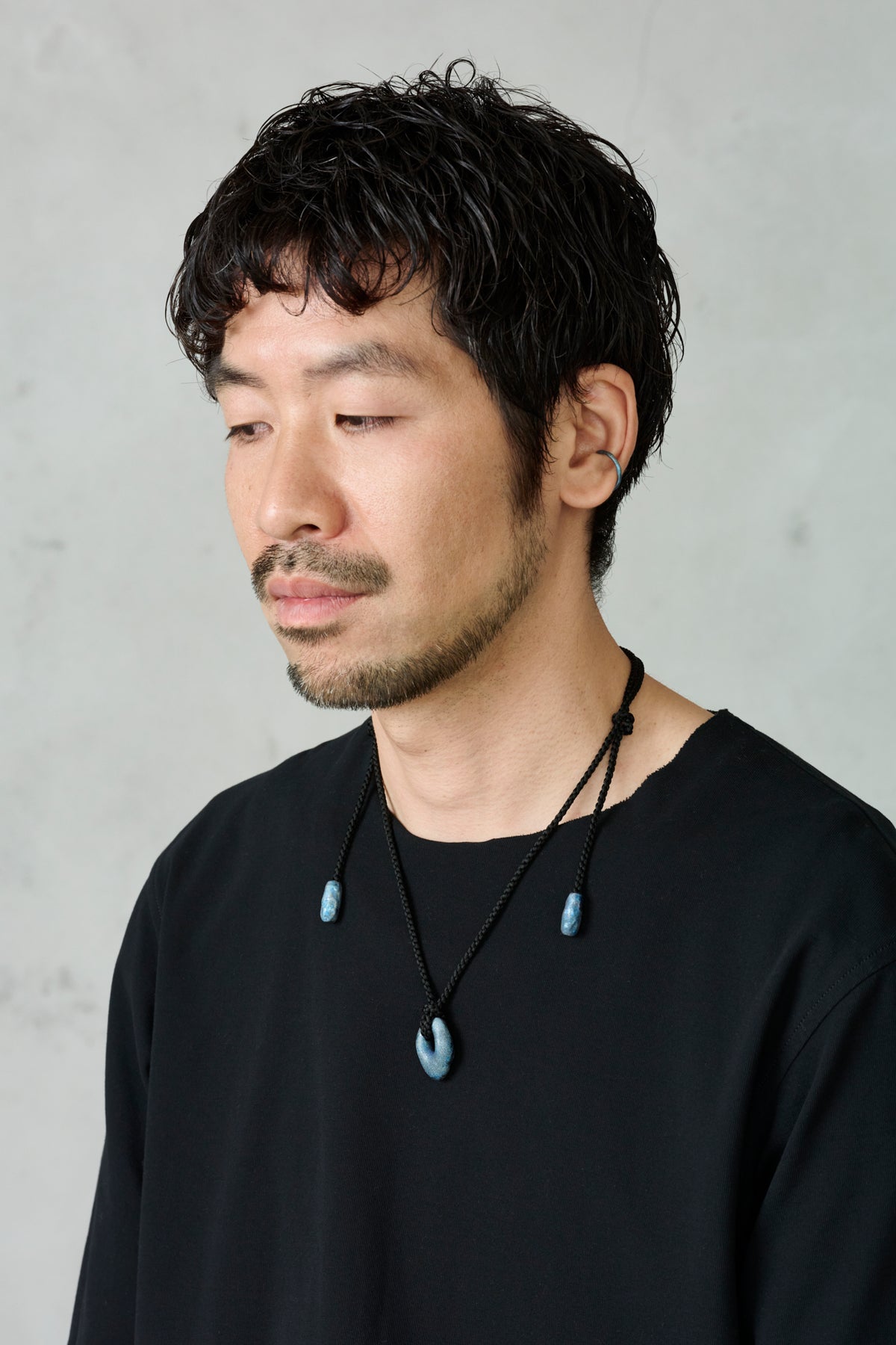 type shade ネックレス Eclipse Flipside Black Coral & Mother of Pearl Necklace in Gold
